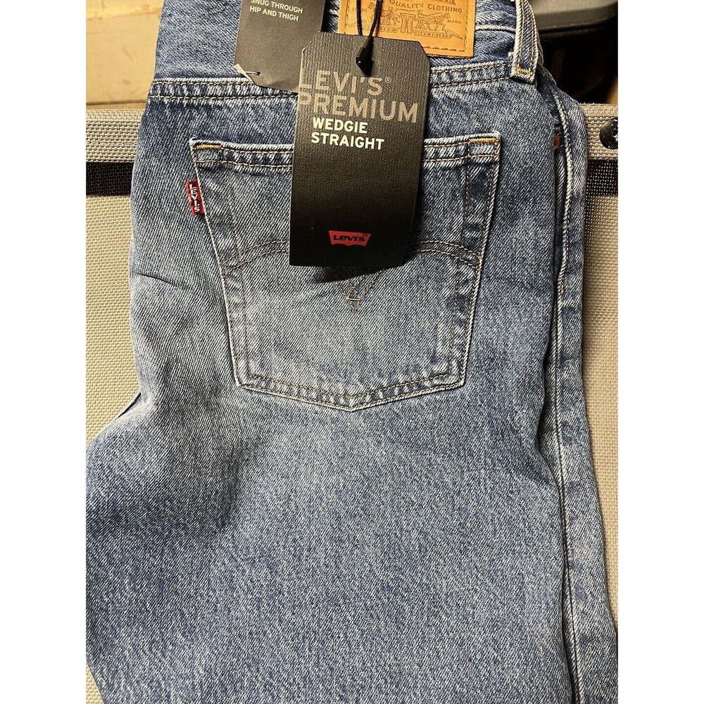 NWT Levi's Wedgie Straight in Uncovered Truth Fray Hem Crop Jeans 30 X 26